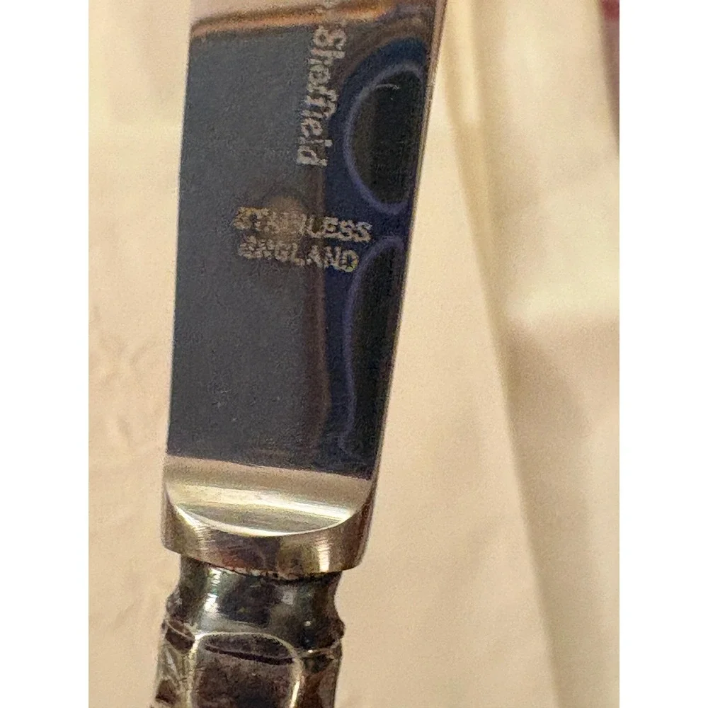 Vintage Viners of Sheffield Stainless Butter Knife England Shell‎ Floral Handle